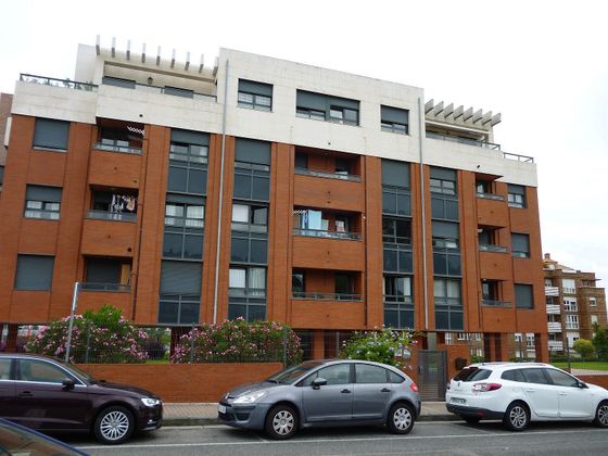 Foto 1 de Venta de piso en calle Isaac Albeniz de 2 habitaciones con terraza y garaje