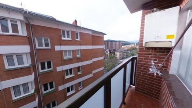 Foto 1 de Pis en venda a San Pedro de Deusto-La Ribera de 2 habitacions amb balcó i calefacció