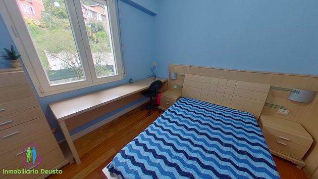 Foto 1 de Piso en alquiler en San Pedro de Deusto-La Ribera de 3 habitaciones con muebles y calefacción