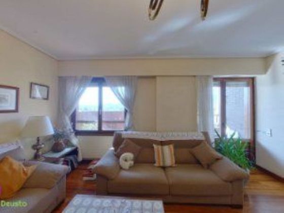Foto 2 de Pis en lloguer a San Pedro de Deusto-La Ribera de 3 habitacions amb terrassa i mobles