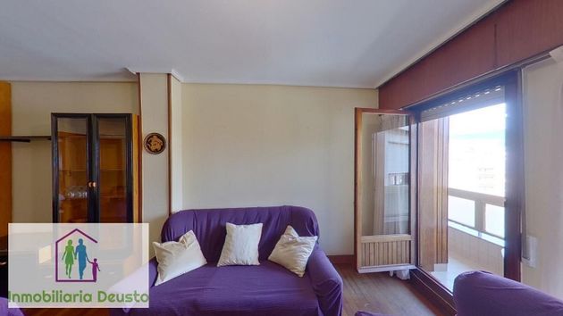 Foto 2 de Pis en lloguer a San Pedro de Deusto-La Ribera de 4 habitacions amb terrassa i mobles