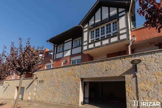 Foto 1 de Casa en venta en Arangoiti de 4 habitaciones con terraza y garaje
