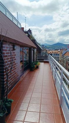 Foto 1 de Pis en lloguer a Barrio de Abando de 2 habitacions amb terrassa i garatge