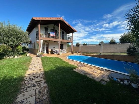 Foto 2 de Casa en venda a Ayegui de 4 habitacions amb terrassa i piscina