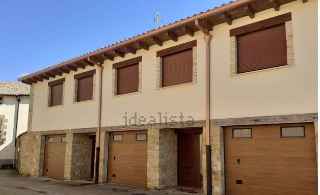 Foto 1 de Casa adossada en venda a calle Santa Engracia de 4 habitacions amb terrassa i garatge