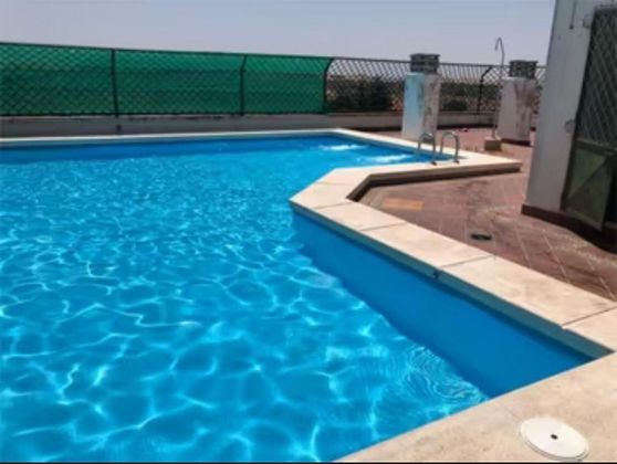 Foto 1 de Dúplex en venda a Centro - El Pilar de 5 habitacions amb terrassa i piscina