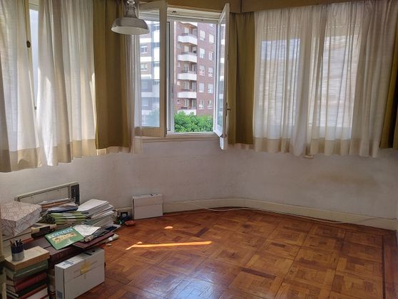 Foto 2 de Venta de piso en Praza España - Casablanca de 4 habitaciones con garaje y calefacción