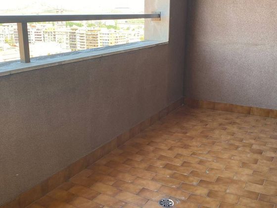 Foto 2 de Pis en venda a Centro - Logroño de 4 habitacions amb terrassa i calefacció