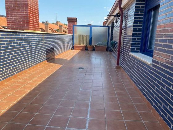 Foto 2 de Àtic en venda a Villamediana de Iregua de 2 habitacions amb terrassa i piscina