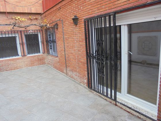 Foto 2 de Casa en venda a Pan y Guindas de 3 habitacions amb terrassa i calefacció