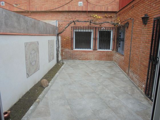 Foto 1 de Venta de casa en Pan y Guindas de 3 habitaciones con terraza y calefacción