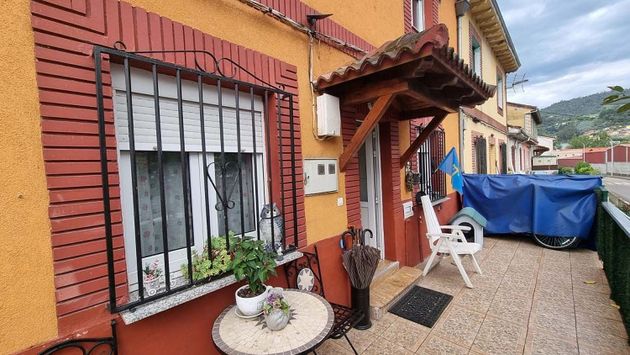 Foto 1 de Casa en venda a calle La Central de 4 habitacions amb terrassa i calefacció