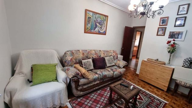 Foto 2 de Pis en venda a San Martín del Rey Aurelio de 2 habitacions amb calefacció