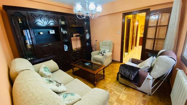 Foto 1 de Pis en venda a San Martín del Rey Aurelio de 3 habitacions amb calefacció i ascensor