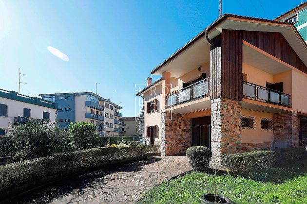 Foto 2 de Casa en venda a Centro - Mendibil - Santiago de 4 habitacions amb terrassa i garatge