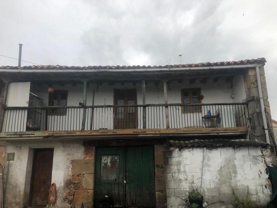 Foto 2 de Venta de chalet en Penagos de 5 habitaciones con terraza y jardín