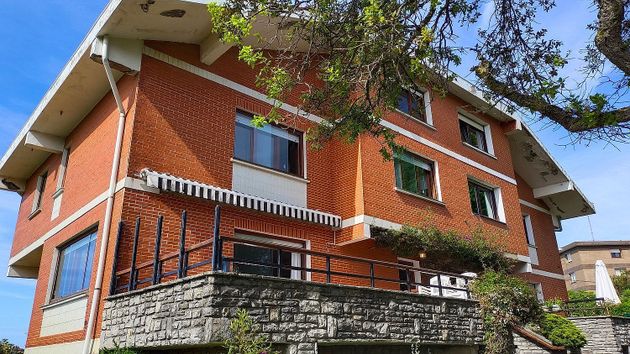 Foto 2 de Venta de casa en calle Zabalbide de 4 habitaciones con terraza y garaje