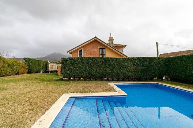 Foto 1 de Venta de chalet en Gondomar de 3 habitaciones con piscina y jardín