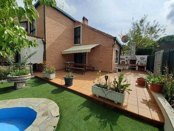 Foto 1 de Casa adossada en venda a Mojados de 3 habitacions amb terrassa i piscina
