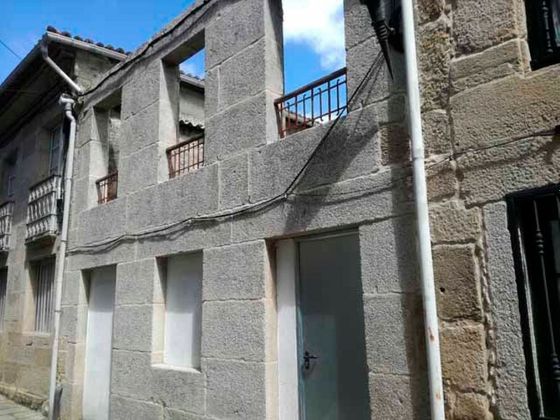Foto 2 de Casa adosada en venta en calle Cuenca con jardín