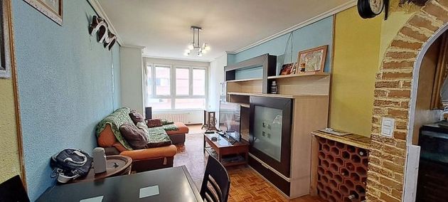 Foto 1 de Piso en venta en Lakua - Arriaga de 3 habitaciones con terraza y garaje
