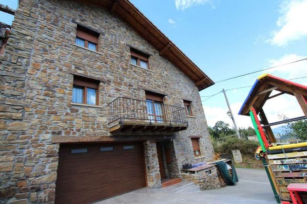 Foto 1 de Casa adossada en venda a Zeberio de 5 habitacions amb terrassa i garatge