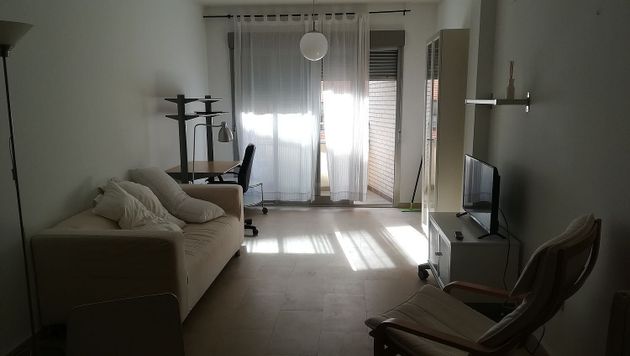 Foto 2 de Alquiler de piso en Carretas - Huerta de Marzo - La Pajarita de 1 habitación con muebles y balcón