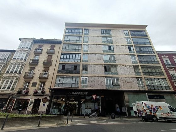 Foto 1 de Pis en venda a Centro - Vitoria-Gasteiz de 4 habitacions amb terrassa i calefacció