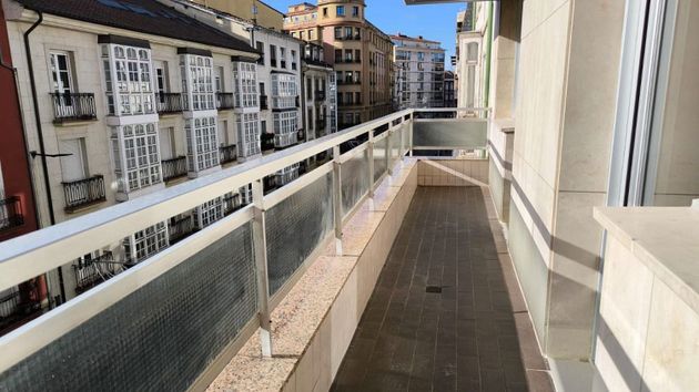 Foto 2 de Pis en venda a Centro - Vitoria-Gasteiz de 4 habitacions amb terrassa i garatge