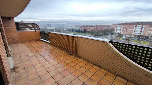 Foto 2 de Àtic en venda a Lakua - Arriaga de 2 habitacions amb terrassa i garatge