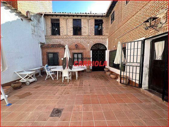 Foto 1 de Casa adossada en venda a plaza Generalísimo de 9 habitacions amb piscina i jardí