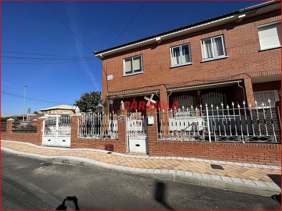 Foto 2 de Casa en venda a Santa Olalla de 3 habitacions amb terrassa i garatge