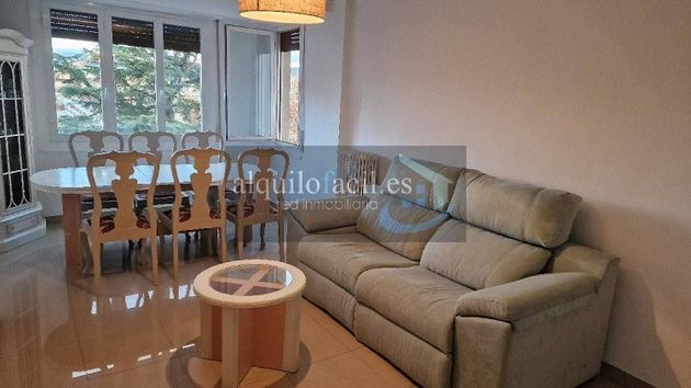 Foto 2 de Pis en lloguer a Centro - Logroño de 4 habitacions amb terrassa i mobles
