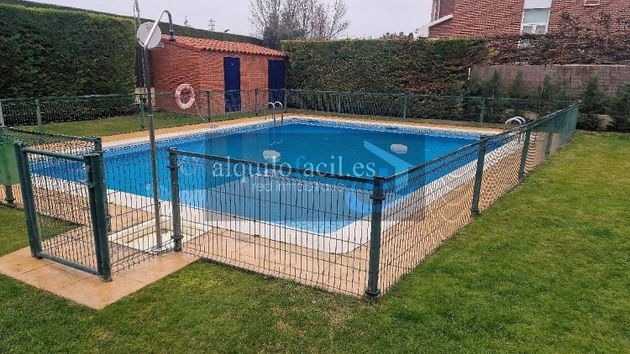 Foto 2 de Casa en venda a Villamediana de Iregua de 4 habitacions amb terrassa i piscina