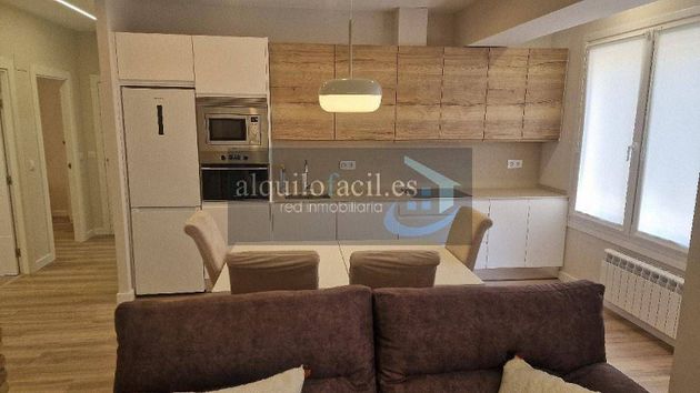 Foto 1 de Alquiler de piso en Centro - Logroño de 3 habitaciones con muebles y balcón