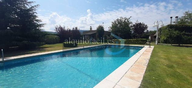 Foto 1 de Venta de casa en Albelda de Iregua de 3 habitaciones con terraza y piscina