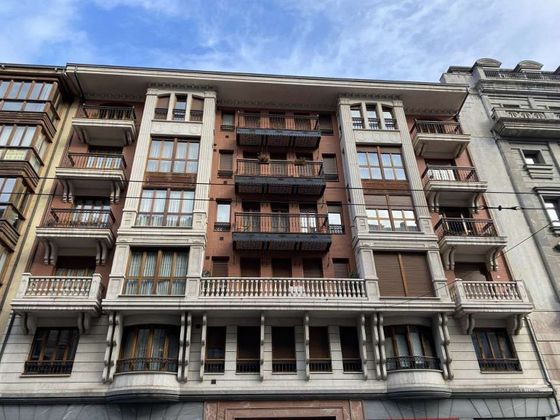 Foto 1 de Pis en venda a Barrio de Abando de 4 habitacions amb balcó i calefacció