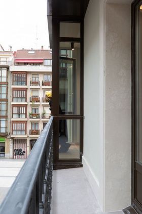 Foto 1 de Pis en venda a Casco Viejo de 3 habitacions amb balcó i calefacció