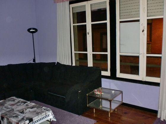 Foto 2 de Piso en venta en Lena de 2 habitaciones con calefacción
