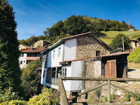 Foto 1 de Casa en venda a calle Brañalamosa de 4 habitacions amb terrassa i jardí