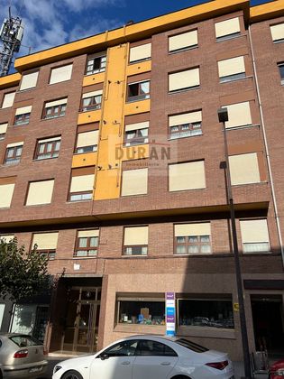 Foto 2 de Pis en venda a calle Vicente Regueral de 3 habitacions amb calefacció i ascensor