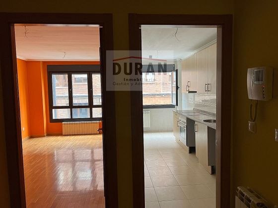 Foto 2 de Pis en lloguer a calle Ramón y Cajal de 2 habitacions amb calefacció i ascensor