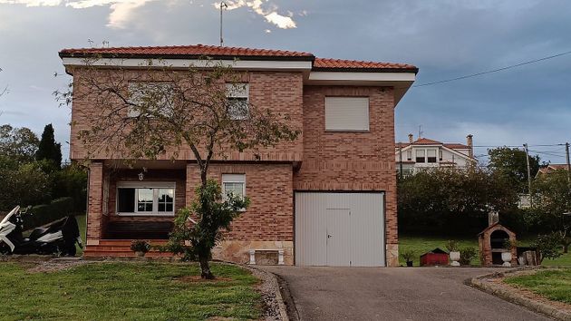Foto 2 de Xalet en venda a Cenero de 4 habitacions amb terrassa i garatge