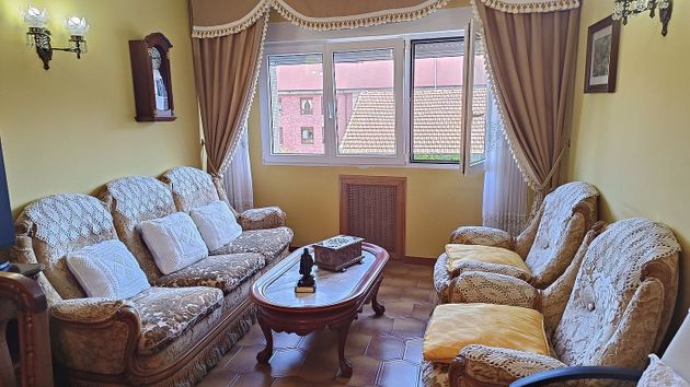 Foto 2 de Piso en venta en Noreña de 3 habitaciones con terraza y calefacción