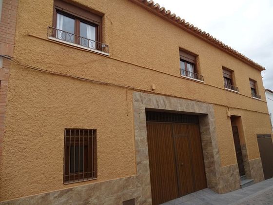 Foto 1 de Casa en venda a Manzanares de 4 habitacions amb mobles i calefacció