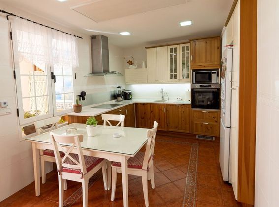 Foto 2 de Casa en venta en Manzanares de 5 habitaciones con terraza y aire acondicionado