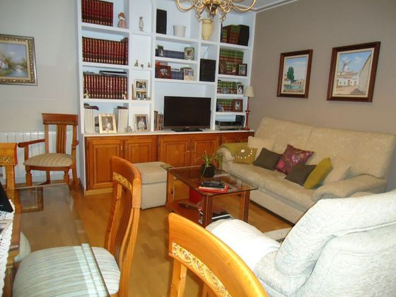 Foto 1 de Piso en venta en Manzanares de 4 habitaciones con garaje y muebles