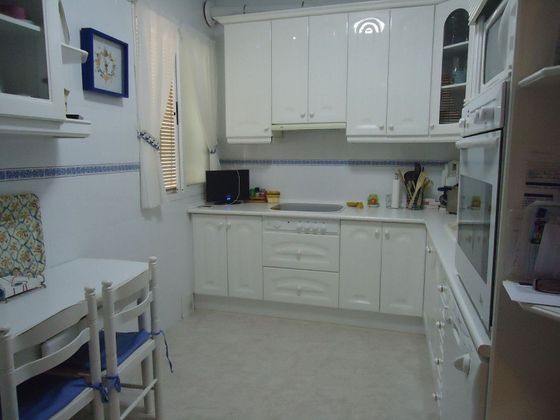 Foto 2 de Piso en venta en Manzanares de 4 habitaciones con garaje y muebles