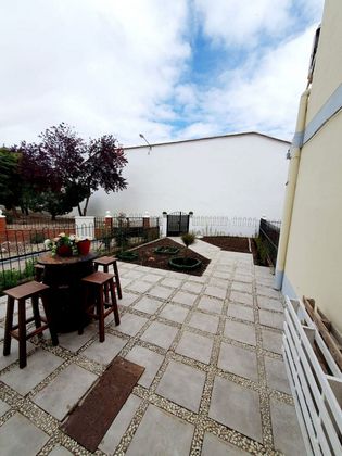 Foto 2 de Casa en venda a Manzanares de 3 habitacions amb terrassa i jardí
