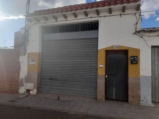 Foto 2 de Casa adossada en venda a Puebla de Montalbán (La) de 2 habitacions amb garatge i jardí